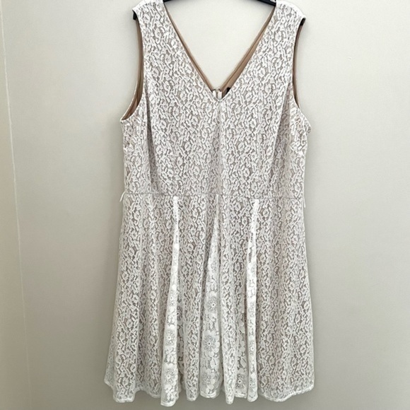 Coquette Dress Coquette Dress - Picture 3 of 11